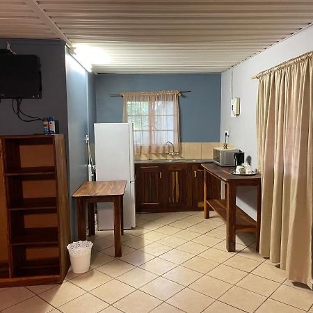 Kololo Guesthouse Катима-Мулило Экстерьер фото