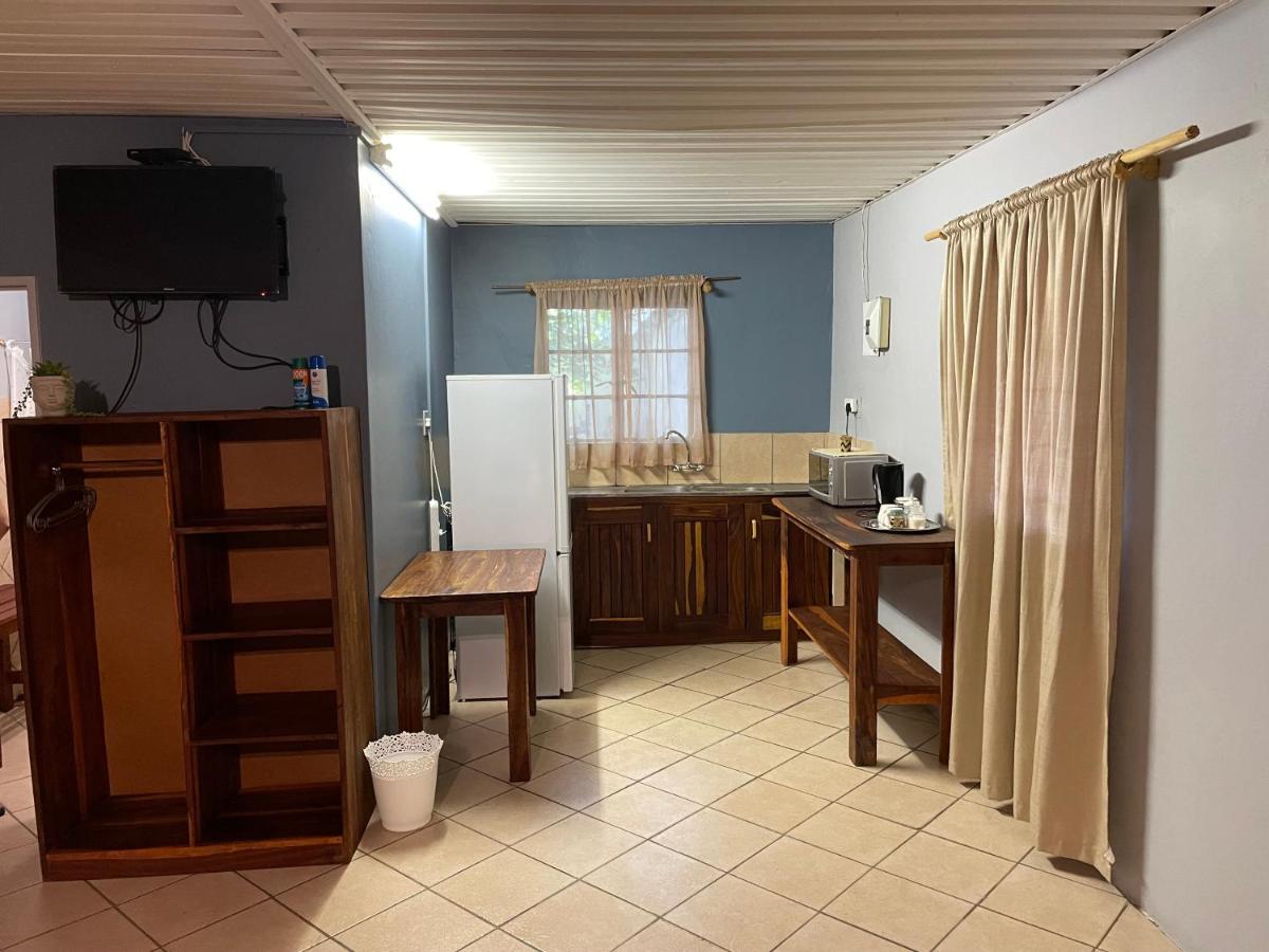 Kololo Guesthouse Катима-Мулило Экстерьер фото