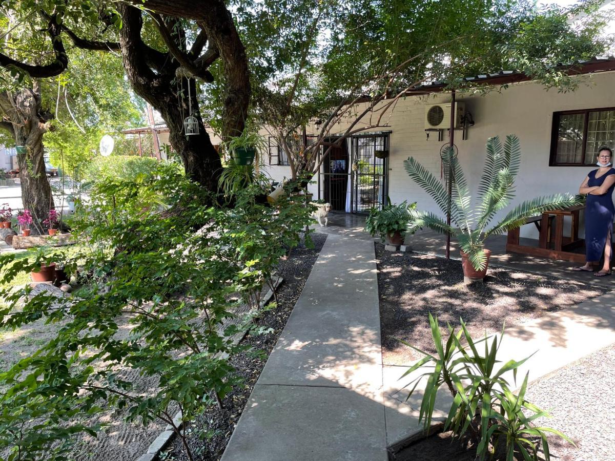 Kololo Guesthouse Катима-Мулило Экстерьер фото