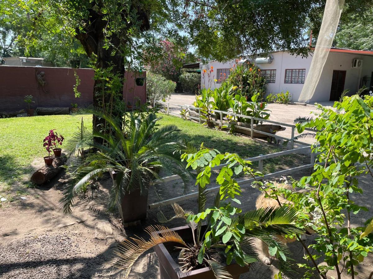Kololo Guesthouse Катима-Мулило Экстерьер фото