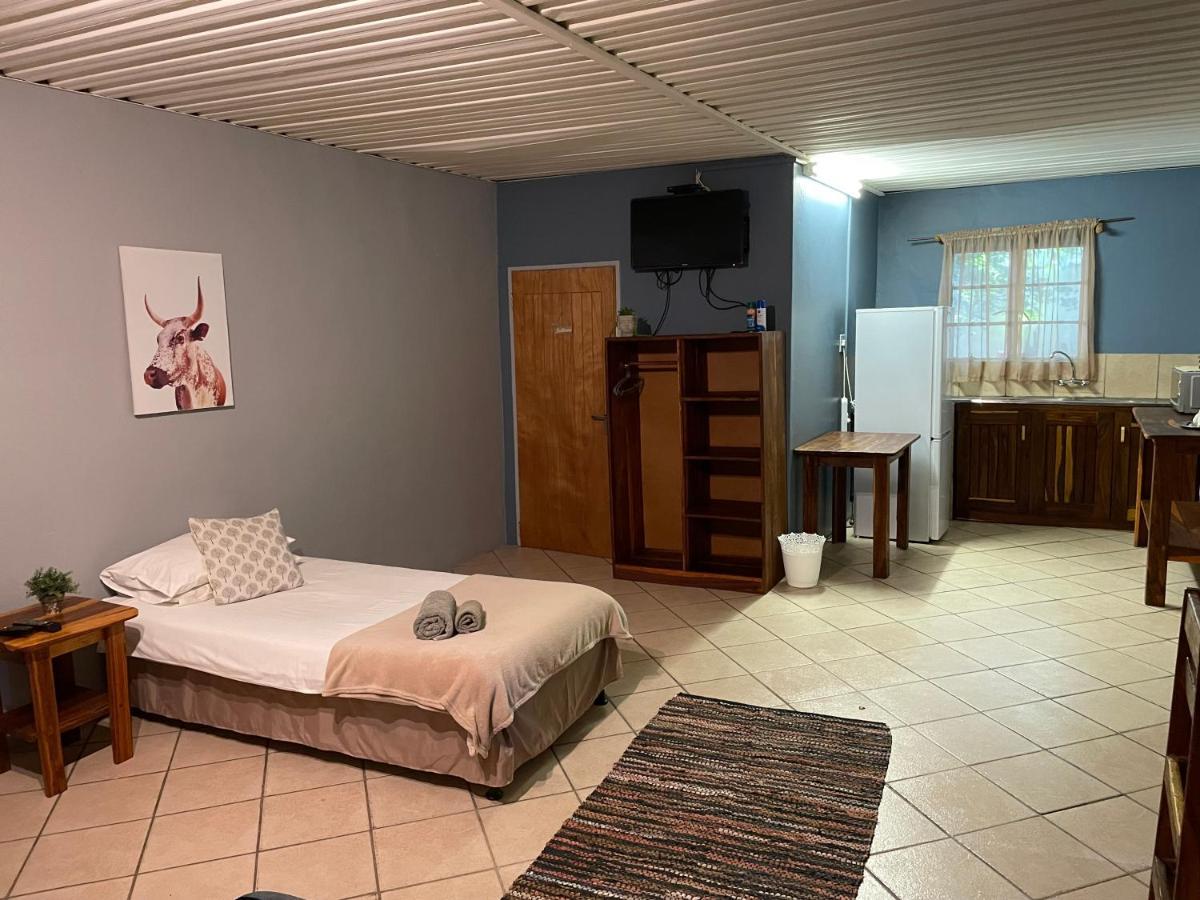 Kololo Guesthouse Катима-Мулило Экстерьер фото