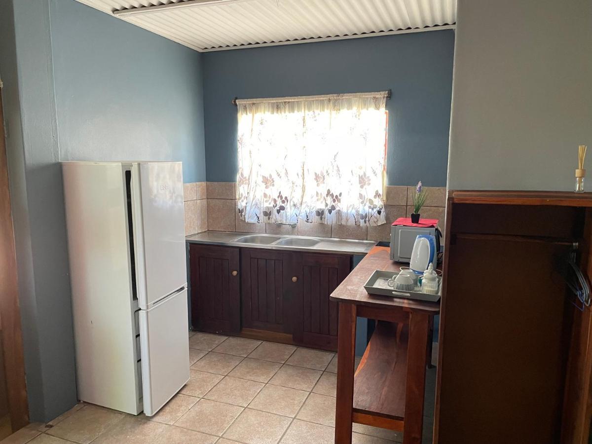 Kololo Guesthouse Катима-Мулило Экстерьер фото