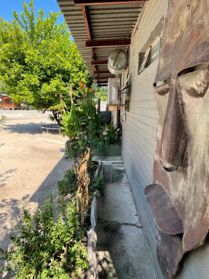 Kololo Guesthouse Катима-Мулило Экстерьер фото