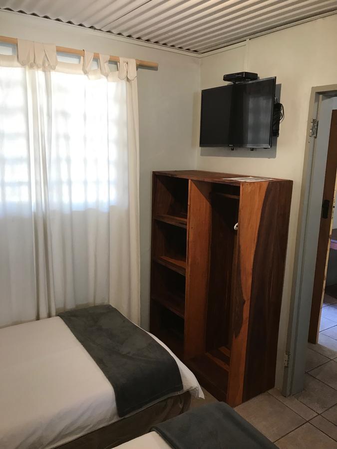 Kololo Guesthouse Катима-Мулило Экстерьер фото