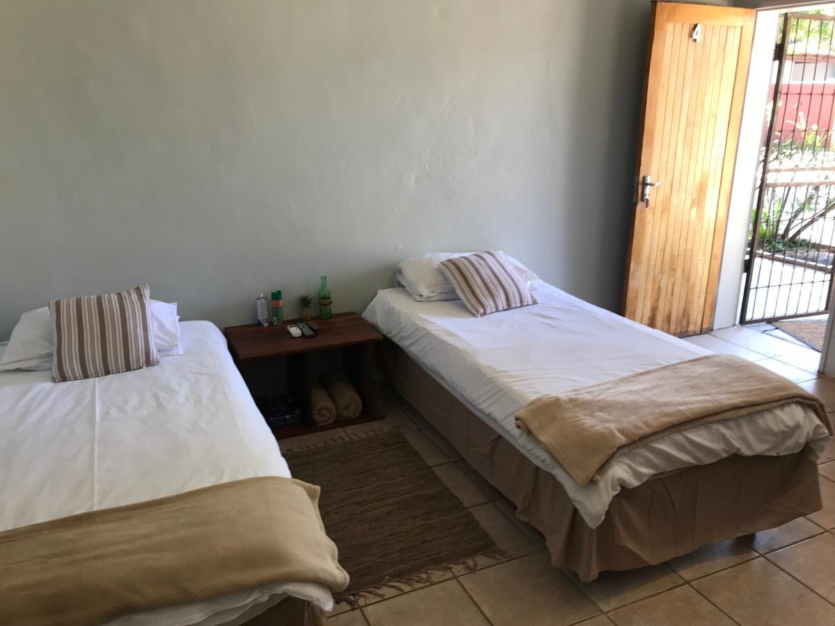 Kololo Guesthouse Катима-Мулило Экстерьер фото